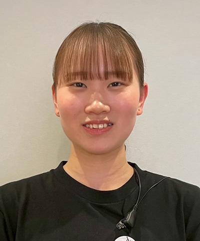 アシスタント 吉田 彩乃